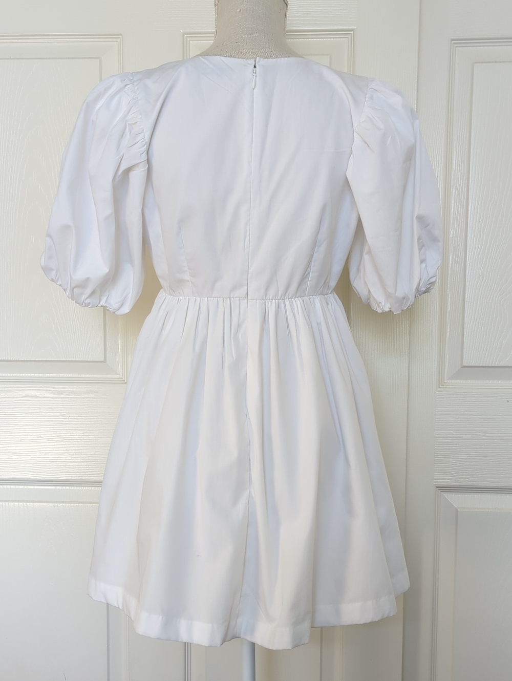 Abercrombie & Fitch Emerson White V-Neck Tie-Front Puff Sleeve Mini Dress - Picture 5 of 7